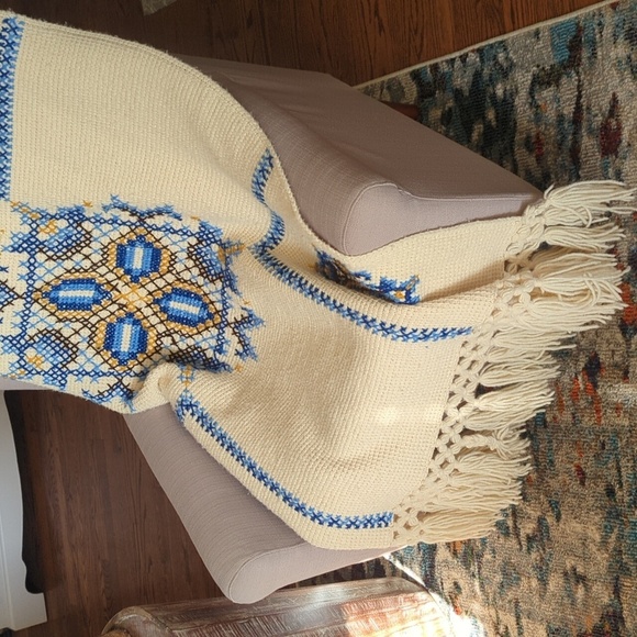 Hand Knit Cozy Fringed Cream and Blue cozy Throw With Cross Stitching - Picture 6 of 9